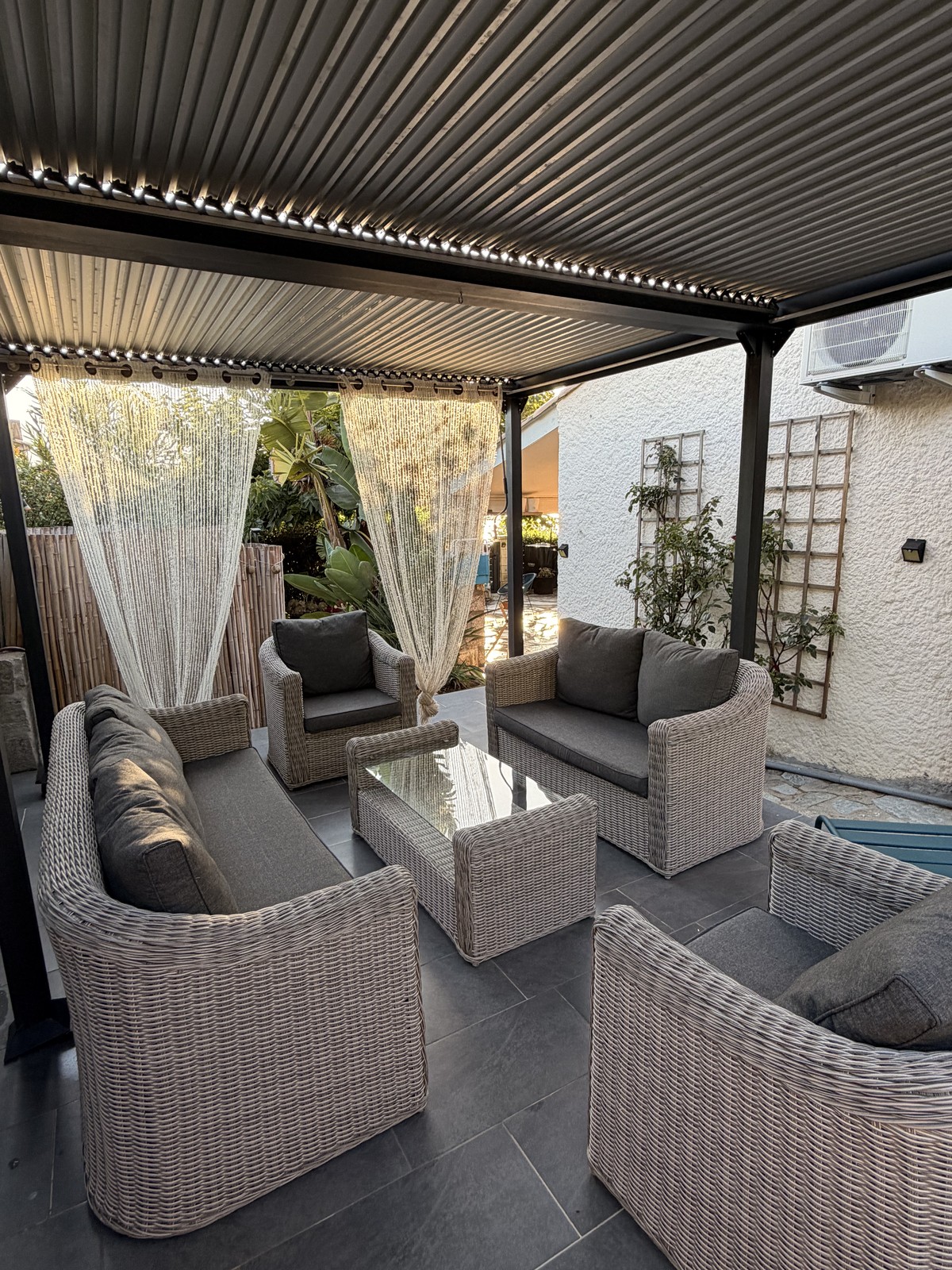 Salon sous pergola