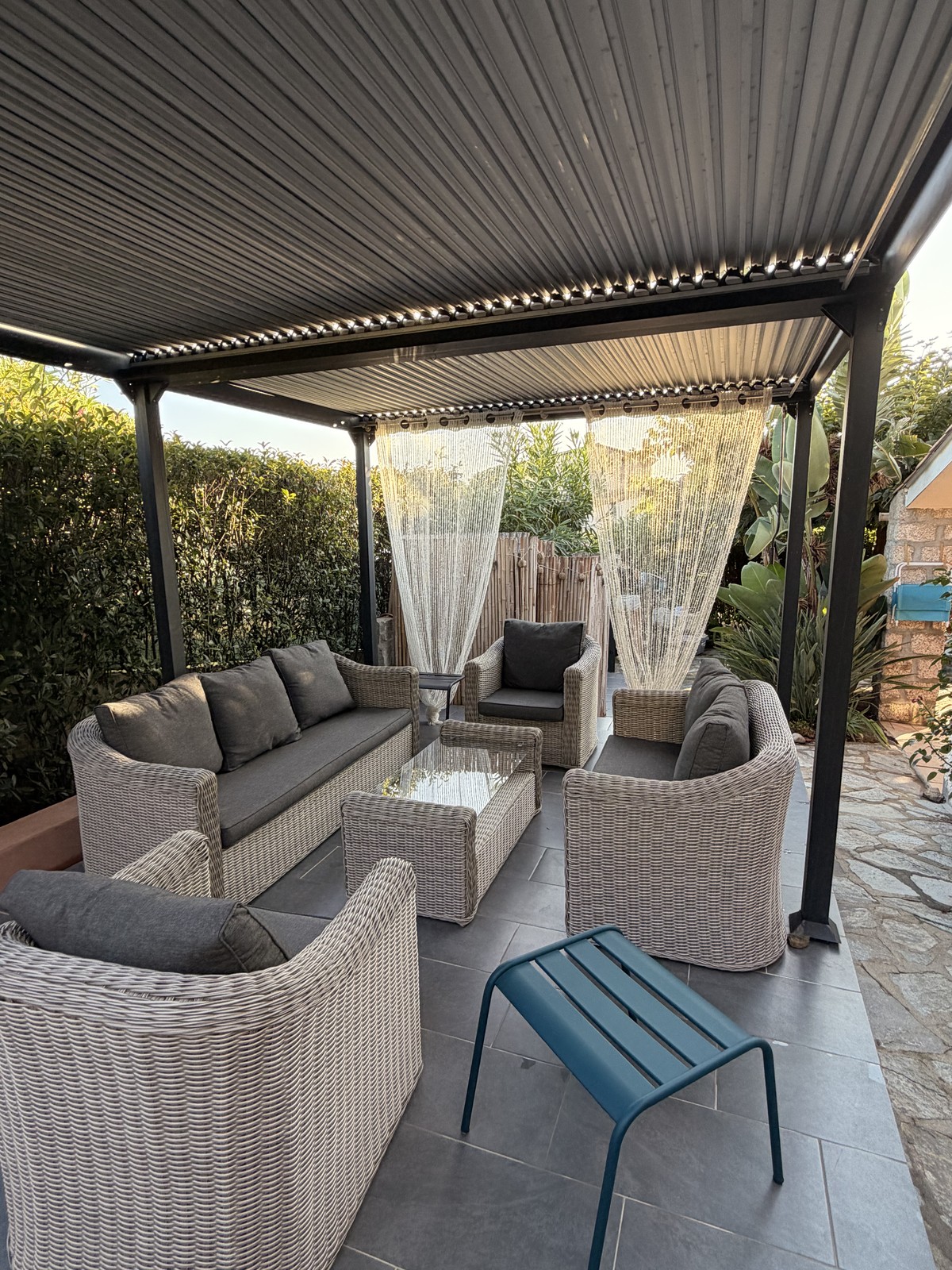 Salon sous pergola
