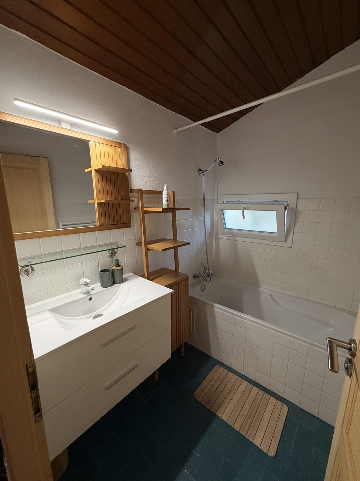 Salle de bain · étage, baignoire