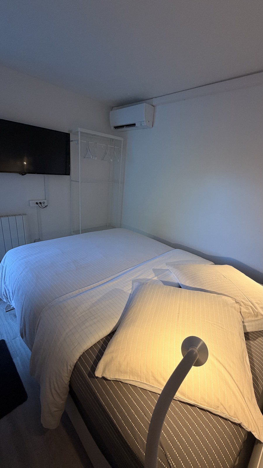 Chambre 3 · rez-de-chaussée, accès privé