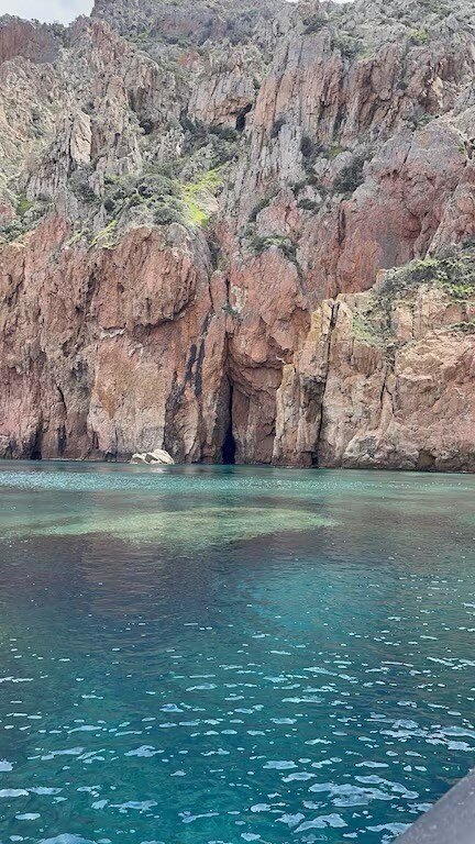 Piscines naturelles de Capo Rosso, en sortie bateau